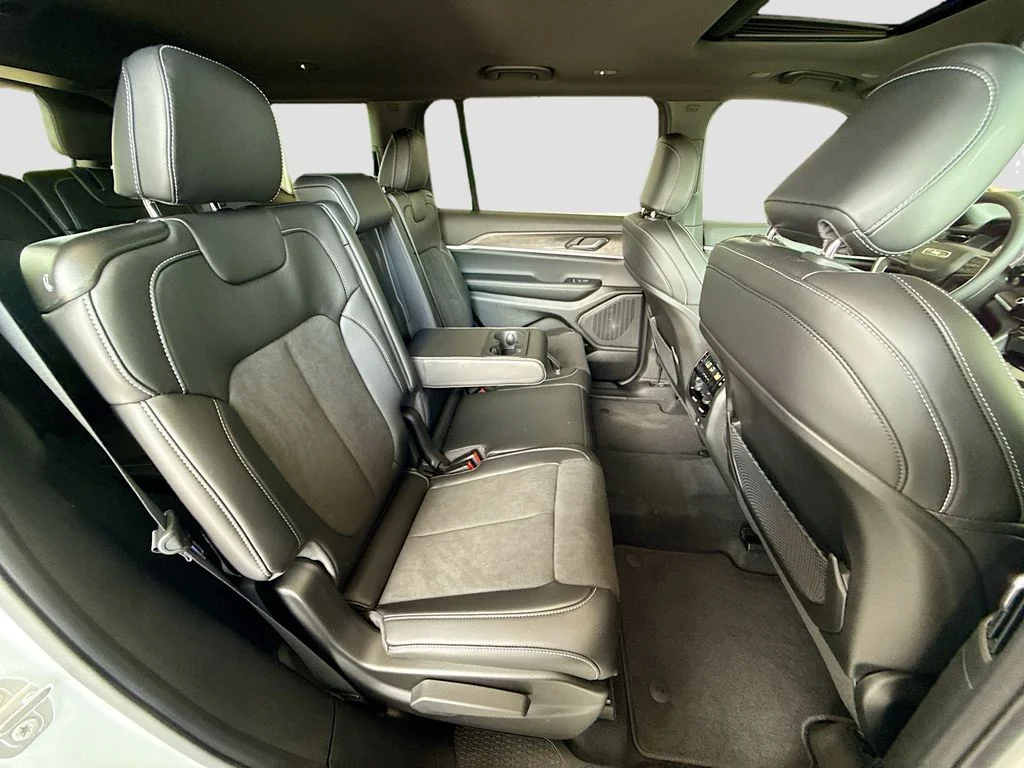 New 2026 Bright White Clearcoat Jeep Laredo Altitude image 31