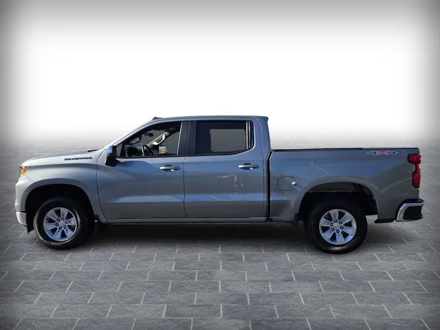 Used 2025 Gray Chevrolet LT image 4