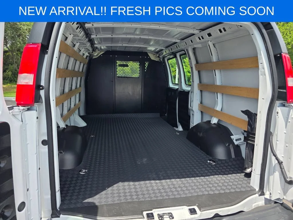 Used 2025 Summit White Chevrolet WT image 12