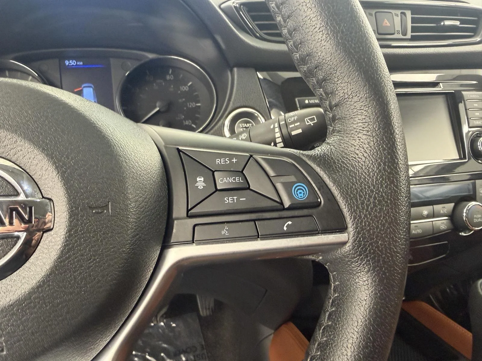 Used 2019 Pearl White Tricoat Nissan SL image 14