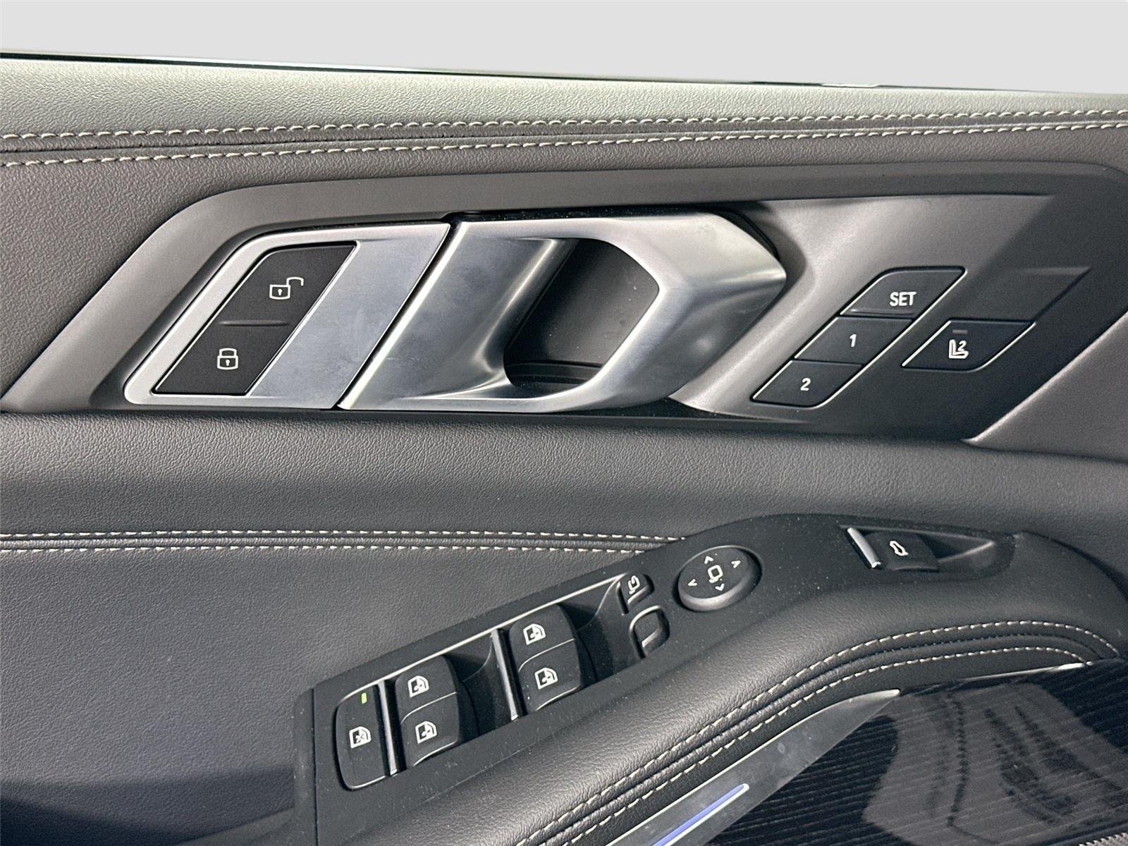 2026 BMW X5 M60i - Photo 18