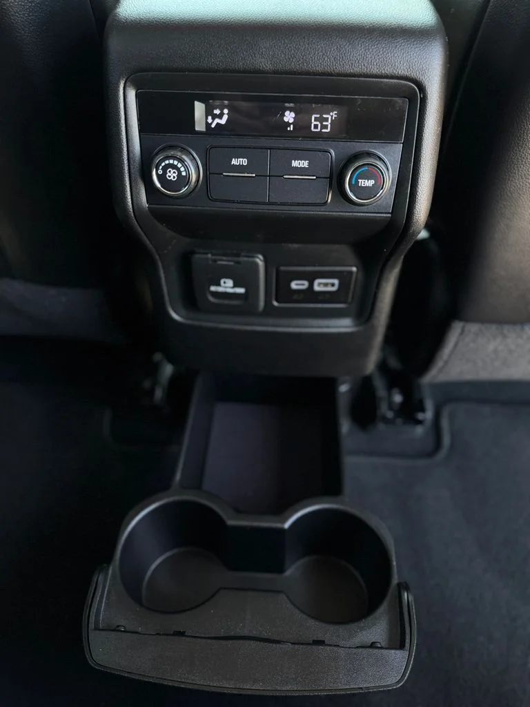 Used 2023 Summit White GMC SLT image 31