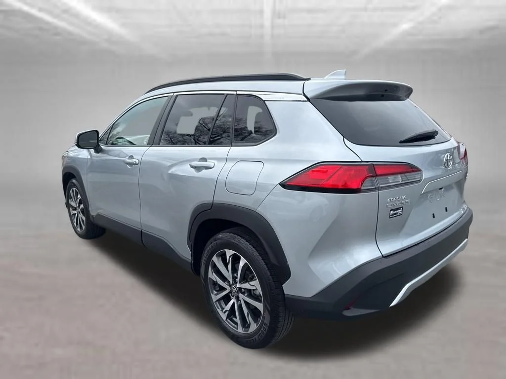Used 2023 Silver Toyota XLE image 3