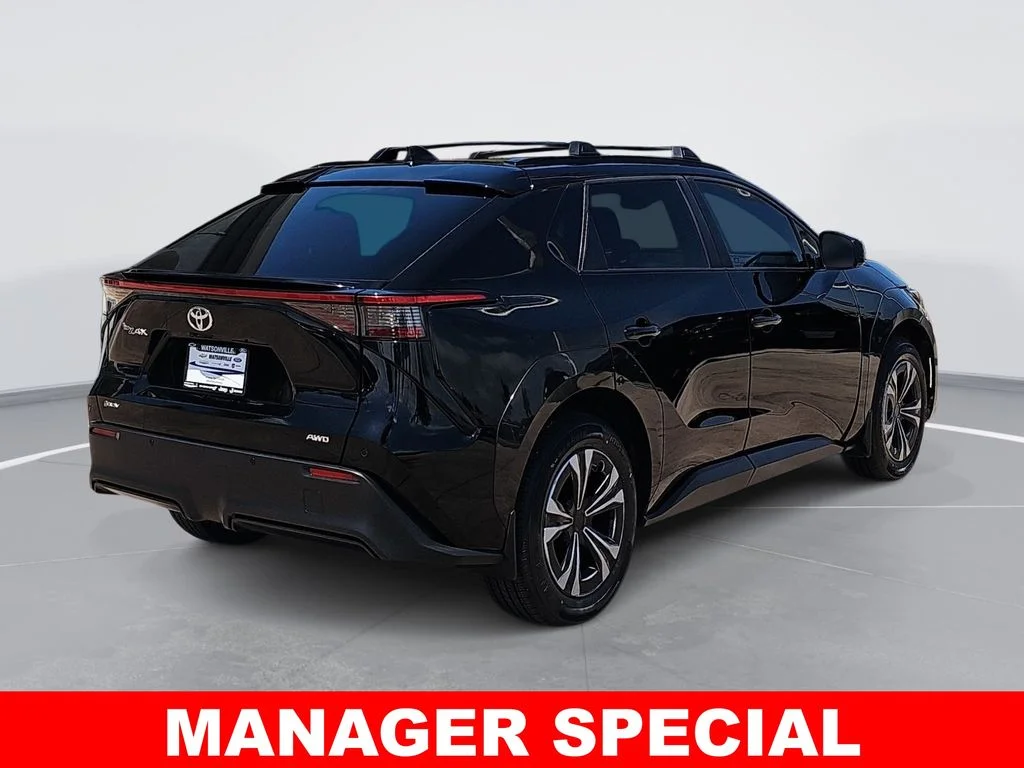 Used 2024 Black Toyota XLE image 3
