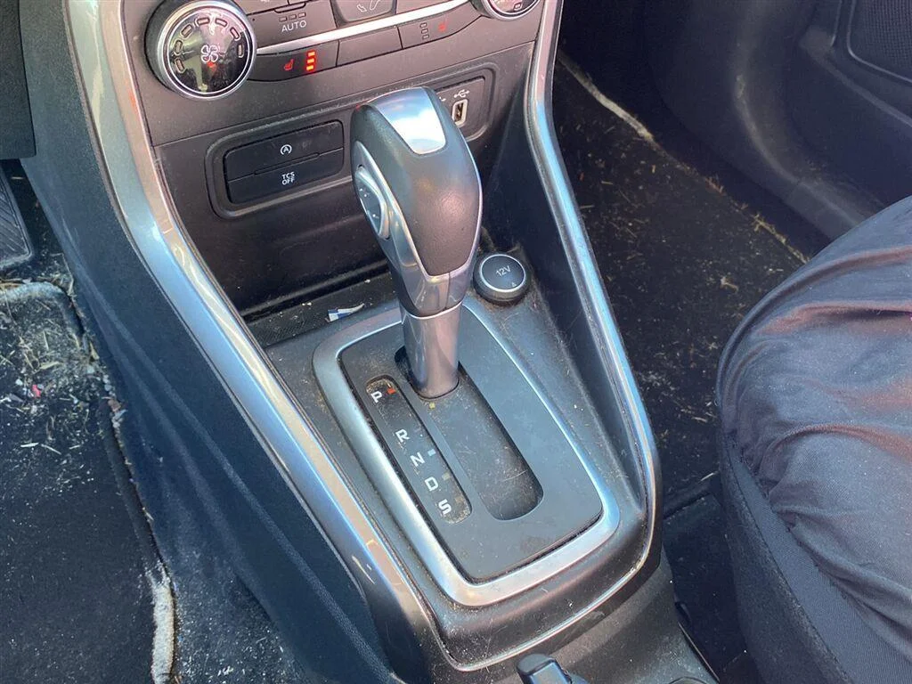 Used 2022 Diamond White Ford SE image 20
