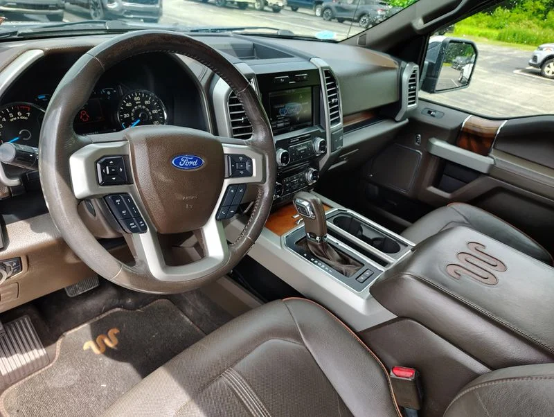 Used 2015  Ford King Ranch image 12