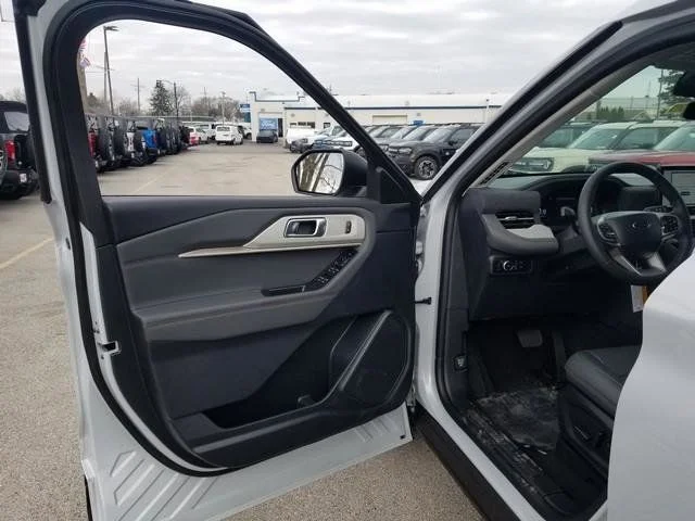New 2026 Space White Metallic Ford Active image 16