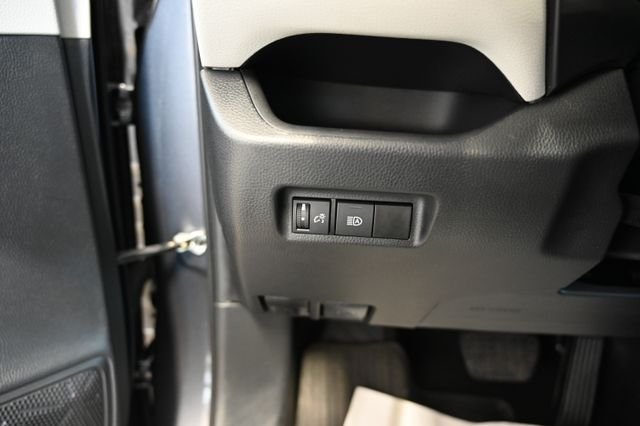 2022 Toyota RAV4 XLE - Photo 25