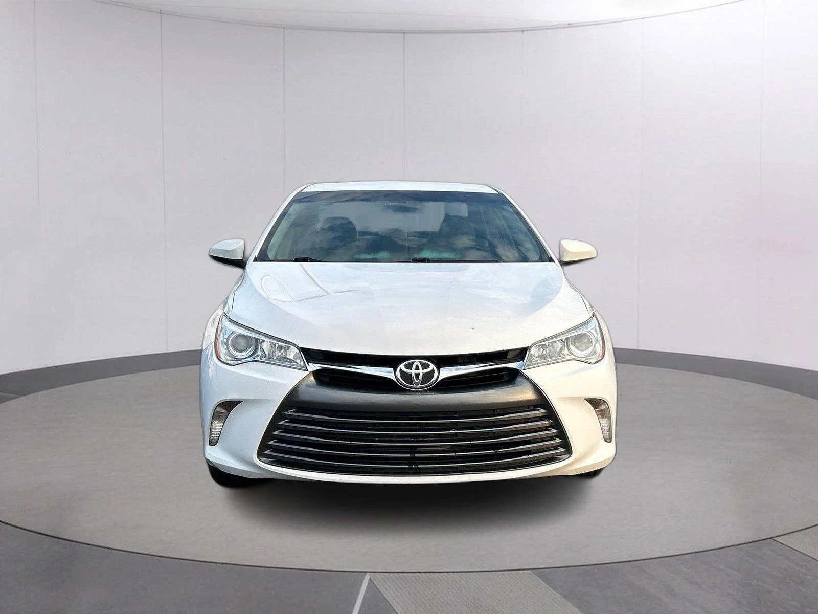 Used 2017 Super White Toyota XSE image 10