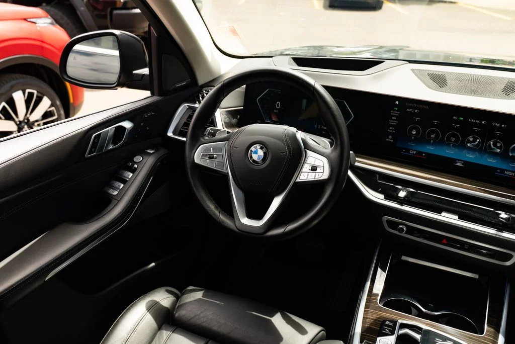 Used 2023 Black BMW xDrive40i image 10