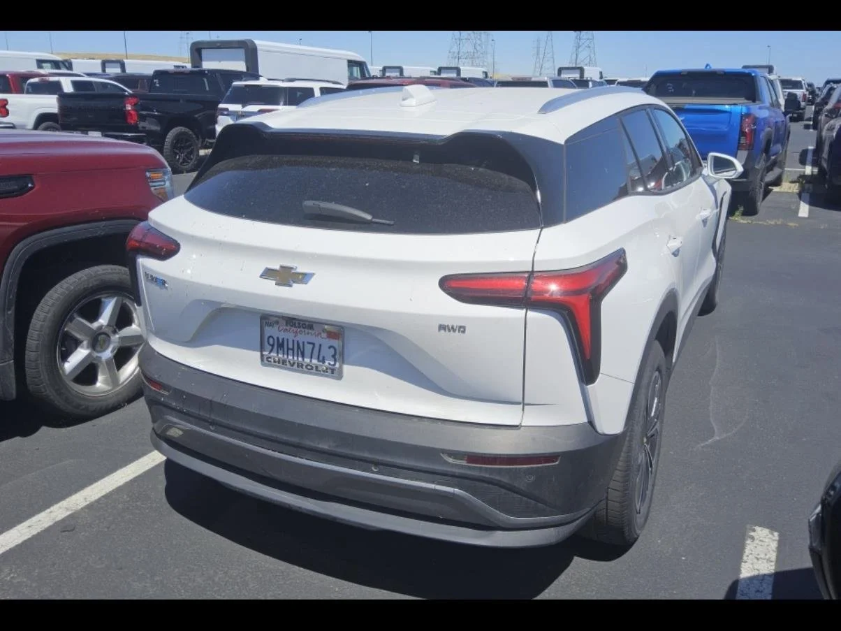 Used 2024 Summit White Chevrolet LT image 11