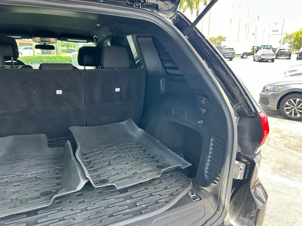 Used 2021 Black Jeep Laredo E image 30