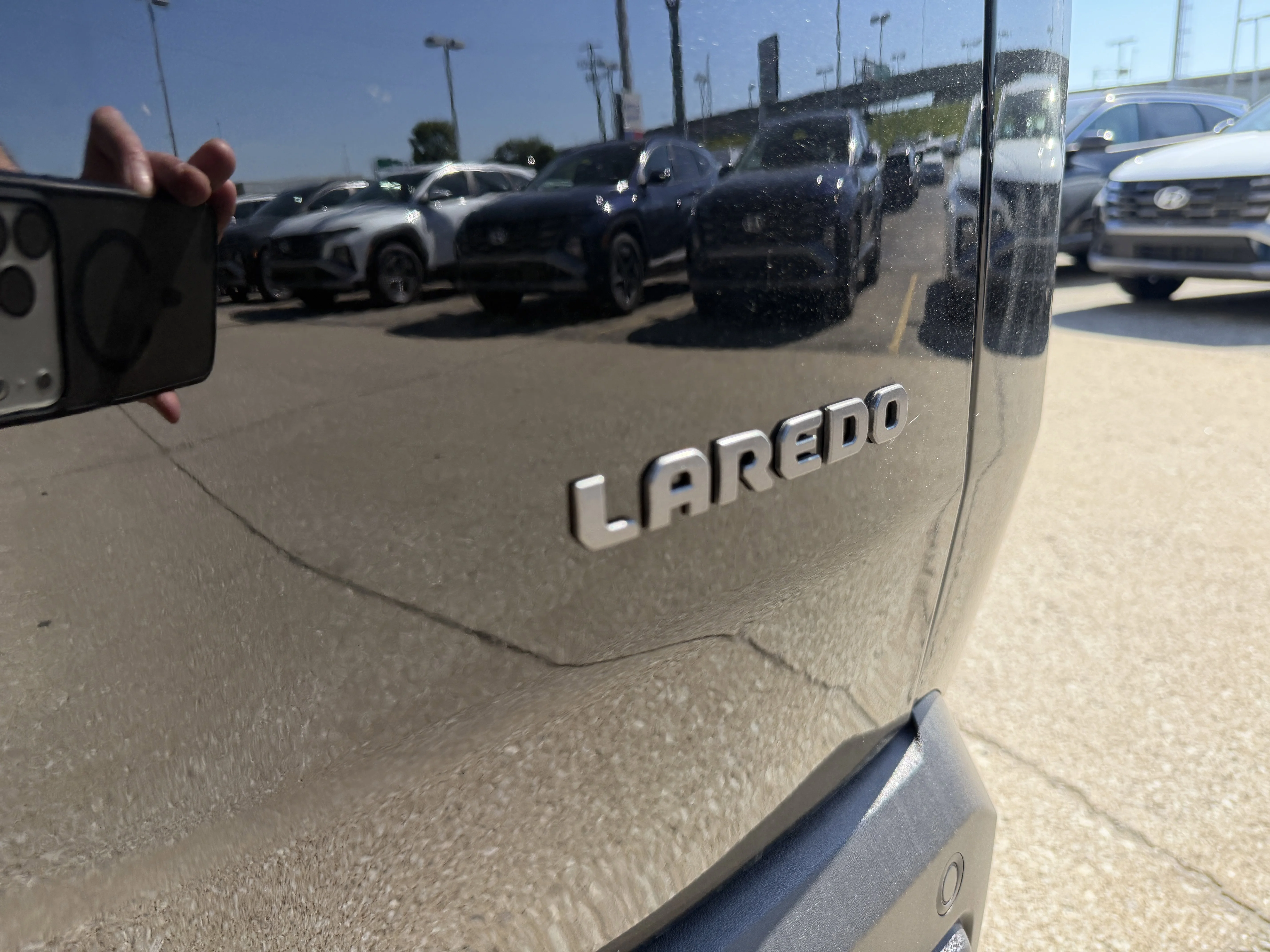 New 2026 Diamond Black Crystal Pearlcoat Jeep Laredo image 10