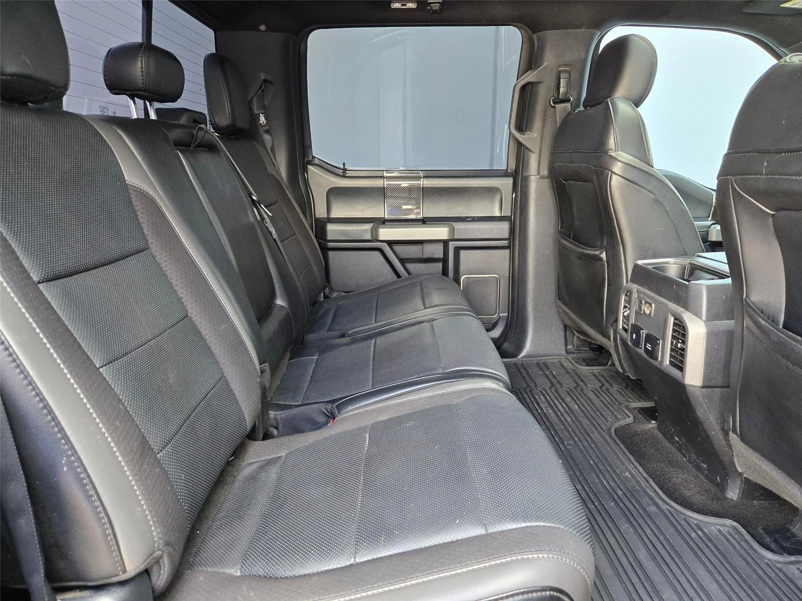 Used 2019 Magnetic Ford Raptor image 32