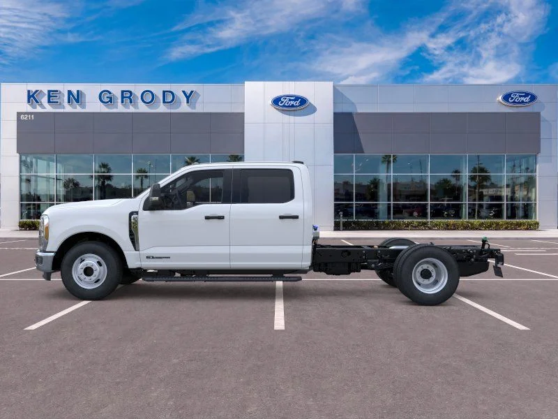 New 2026 Oxford White Ford XL image 4