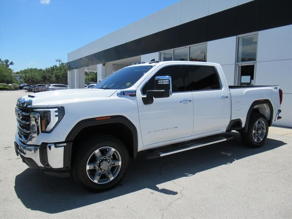 Used 2025 White GMC SLE image 4