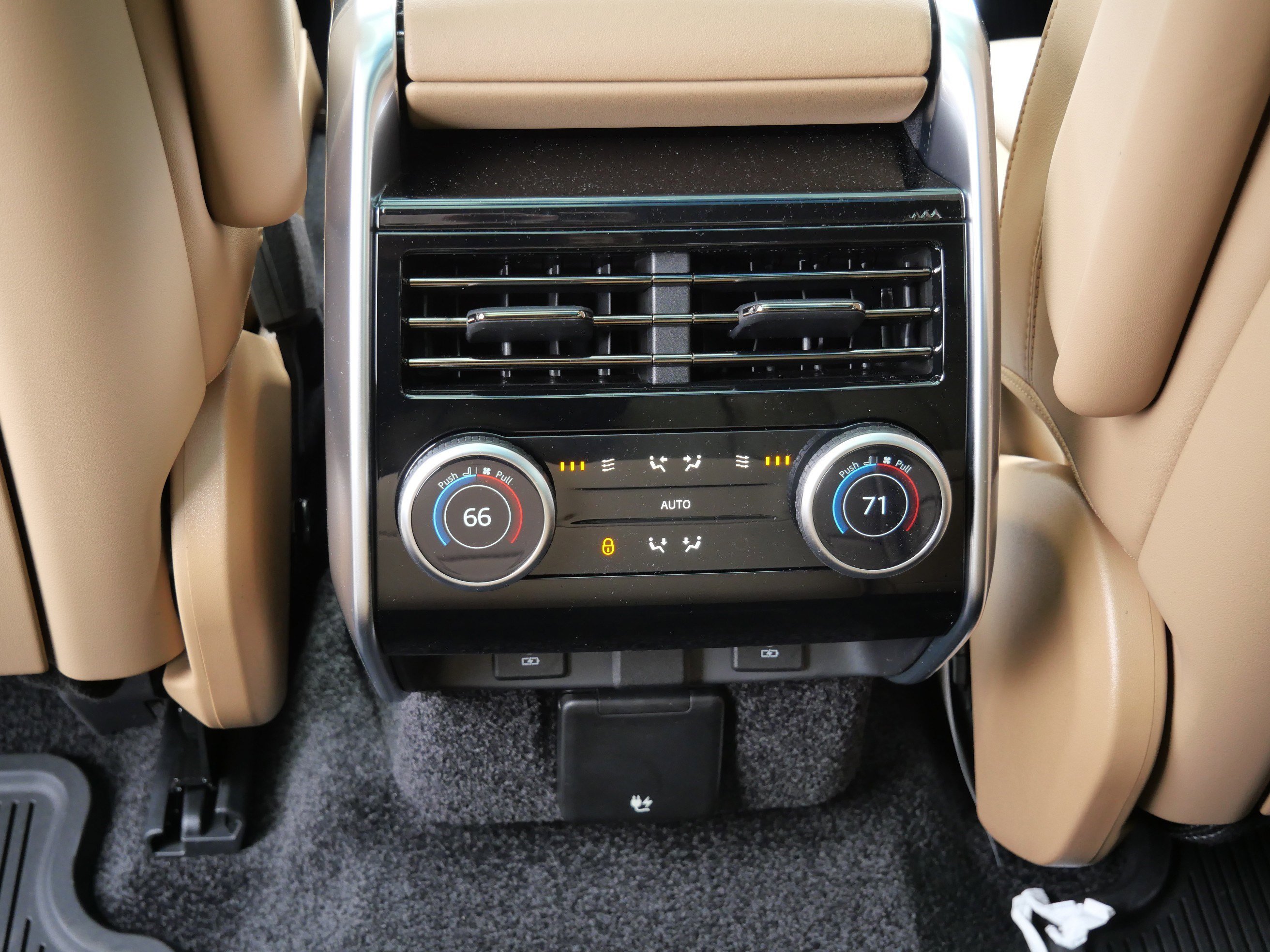 2026 Land Rover Range Rover SE - Photo 9