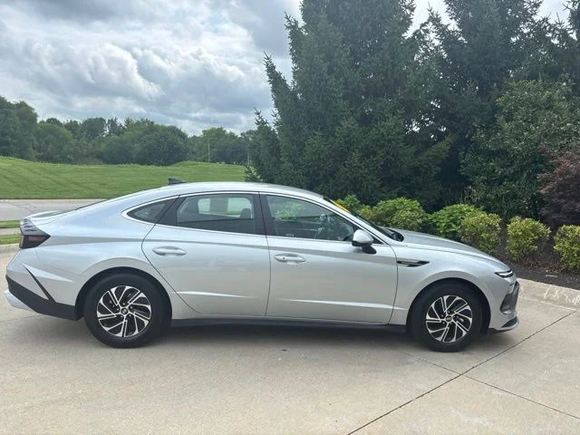 Used 2026 Silver Hyundai Blue image 5