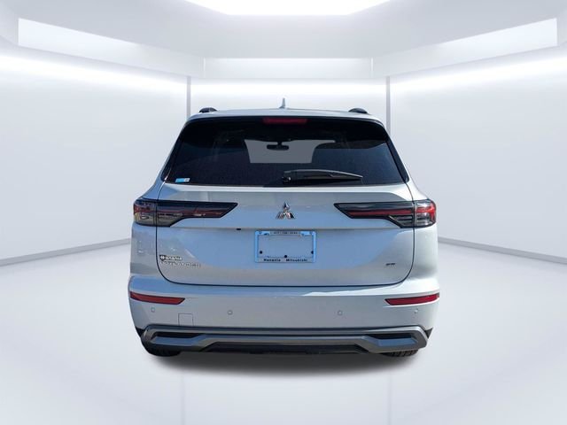 Used 2025 White Mitsubishi SE image 4