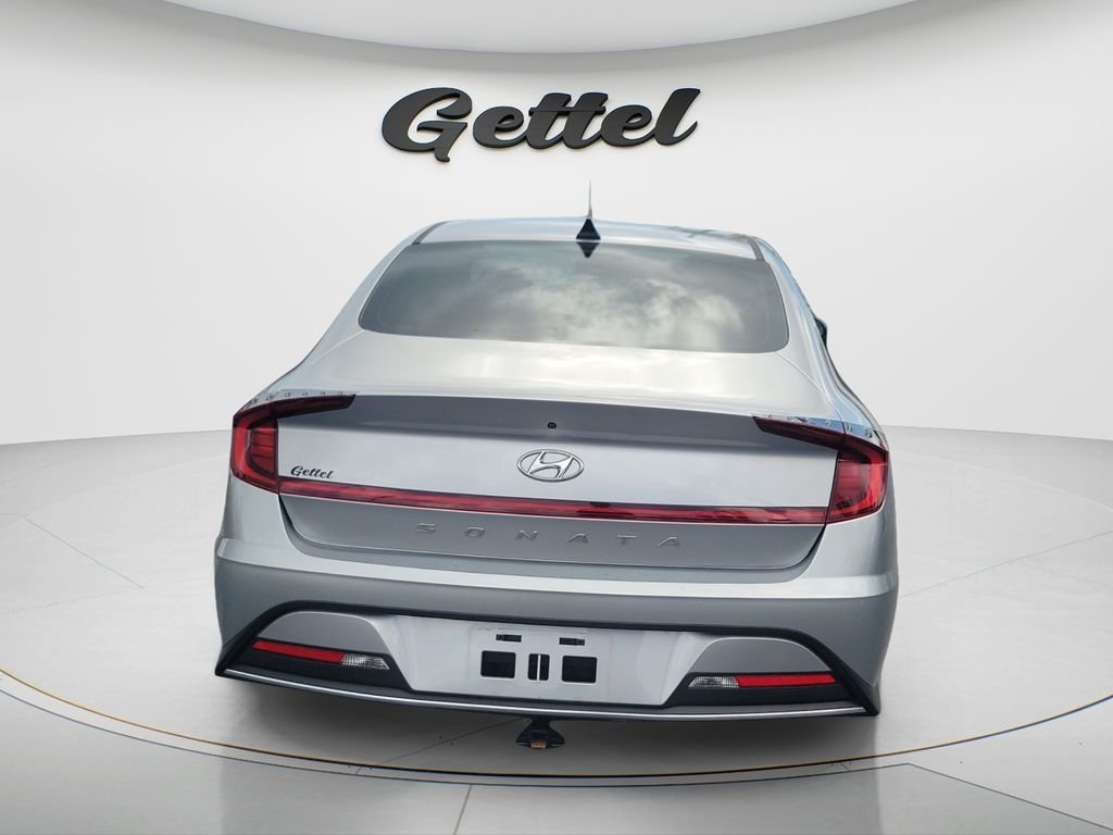 Certified Used 2022 Silver Hyundai SE image 6