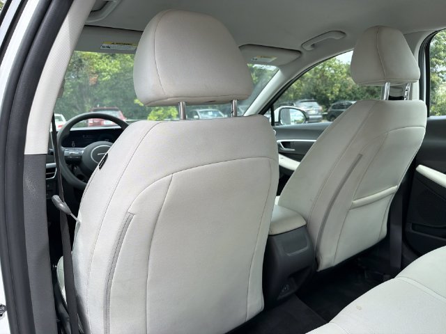 Used 2025 White Hyundai SEL image 35