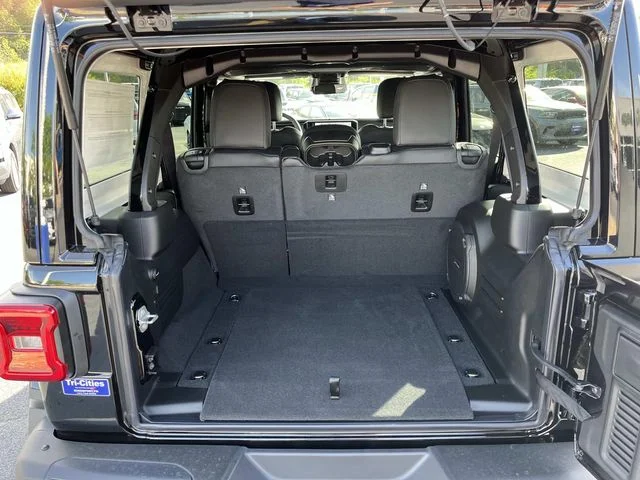 New 2026 Black Clear-Coat Exterior Paint Jeep Rubicon X image 17