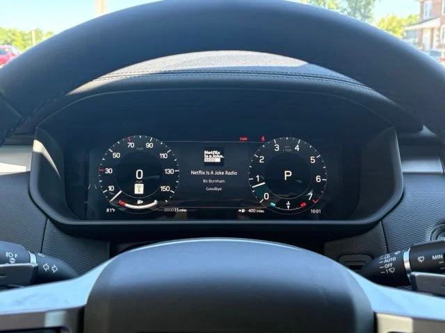 New 2026 Santorini Black Land Rover Dynamic SE image 46
