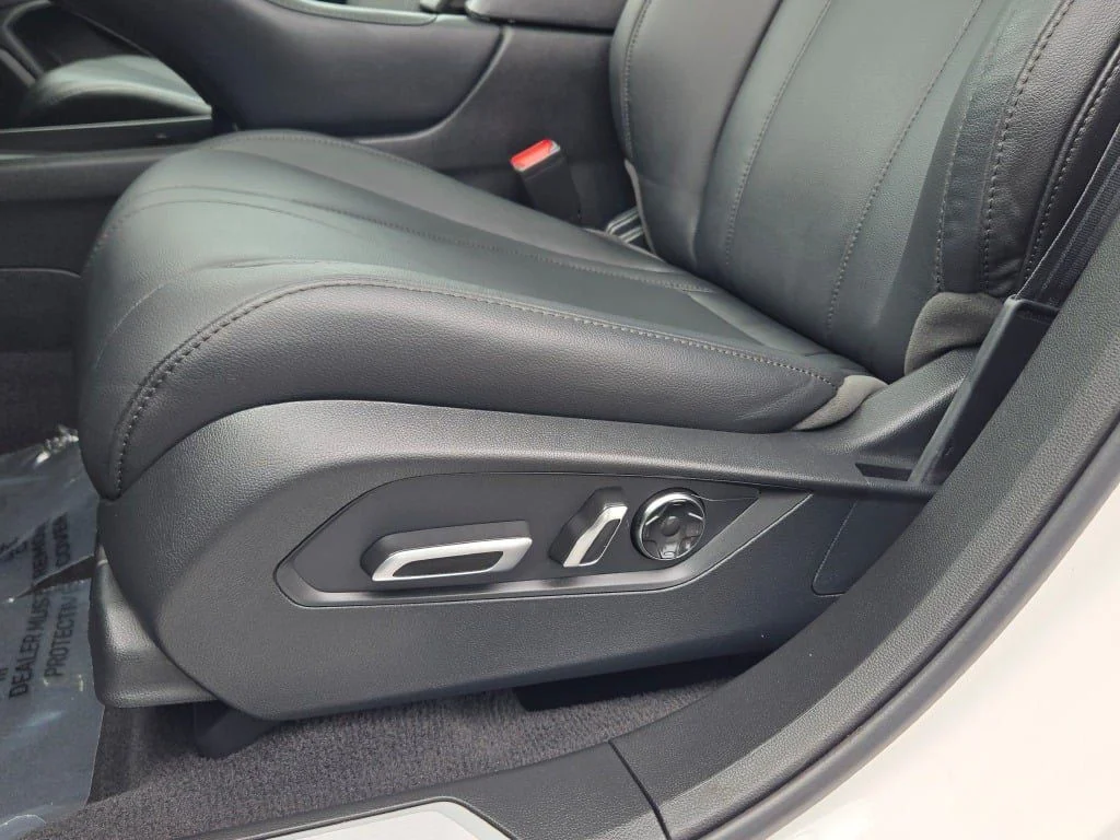 Used 2023 White Acura Base image 23