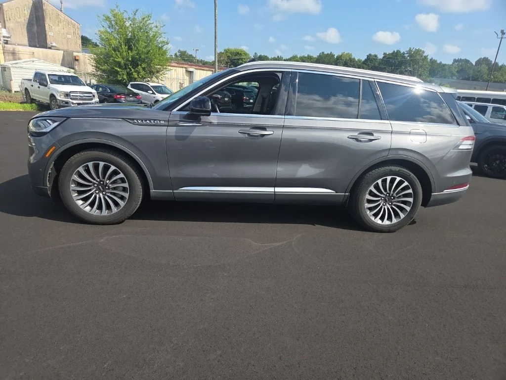 Used 2021 Gray Lincoln Reserve image 6