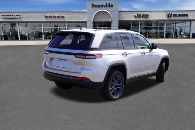 New 2026 Silver Zynith Exterior Paint Jeep Limited image 3