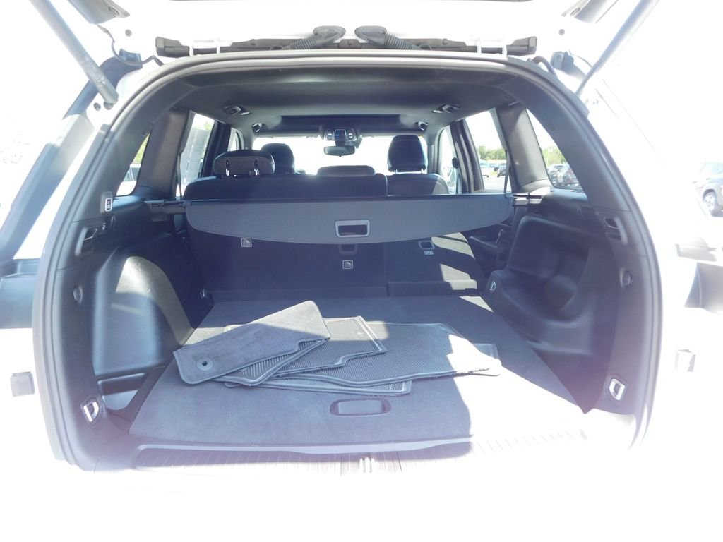 Used 2024 White Jeep Altitude image 24
