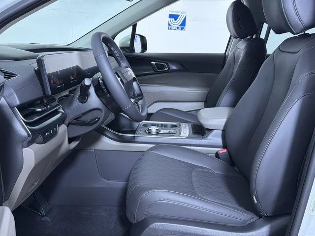 New 2027 IVORY SILVER Kia LXS image 18