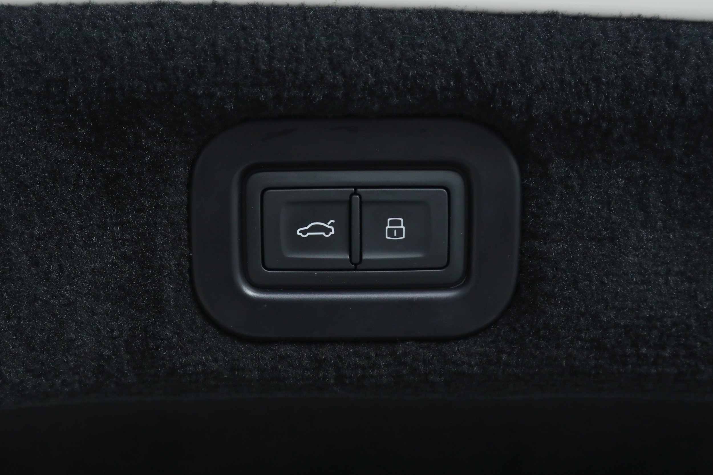 Used 2022 White Bentley  image 39