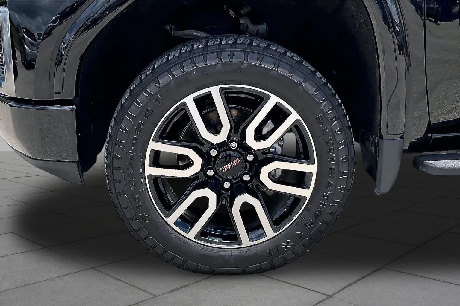 Used 2021 ONYX BLACK GMC AT4 image 11