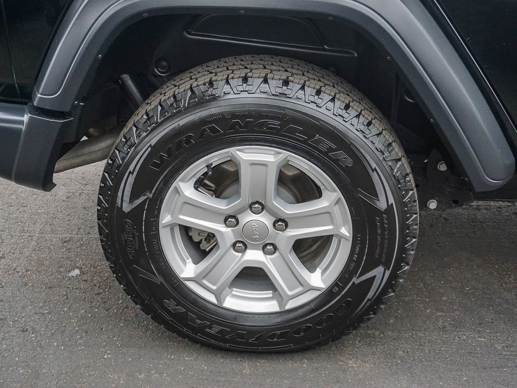 Used 2018 Black Jeep Unlimited Rubicon image 9