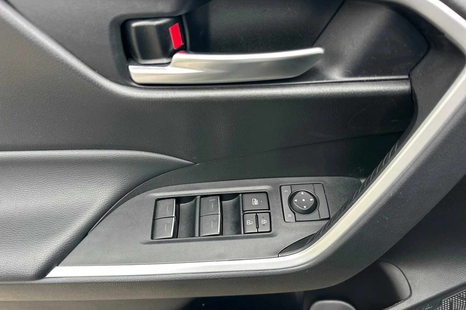 2024 Toyota RAV4 Woodland Edition - Photo 19