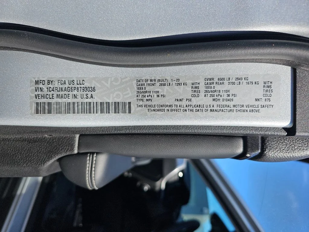 Used 2023 Silver Jeep Laredo image 35