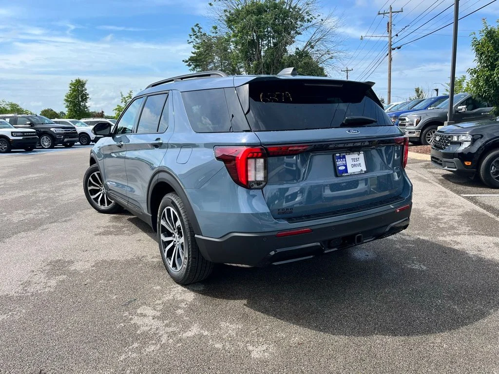 New 2026 Blue Ford ST-Line image 4