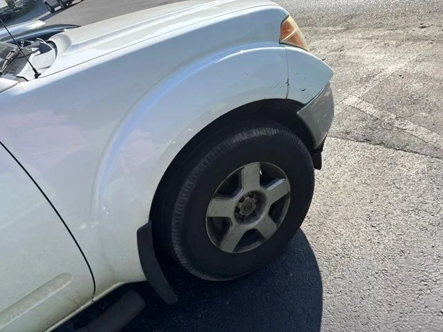 Used 2006 White Nissan SE image 6