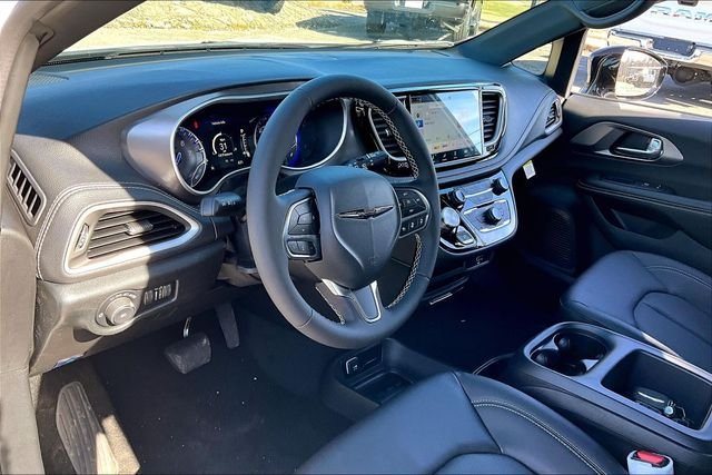 New 2026 Chrysler Pacifica Select 4D Passenger Van