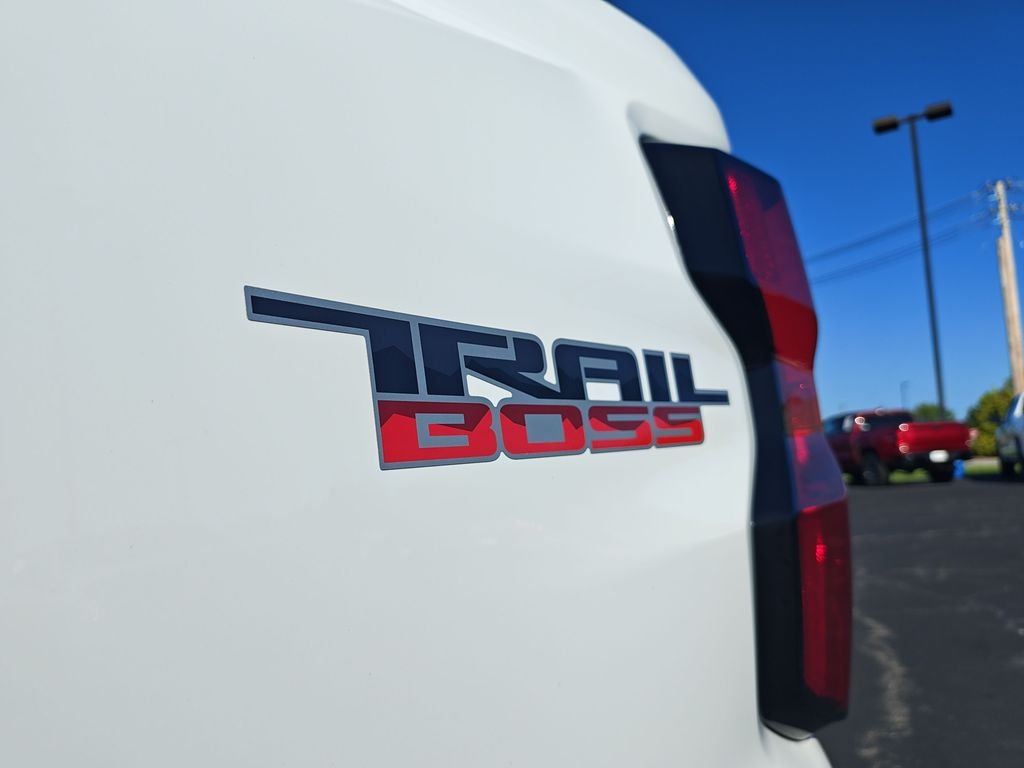 Used 2024 White Chevrolet Trail Boss image 29
