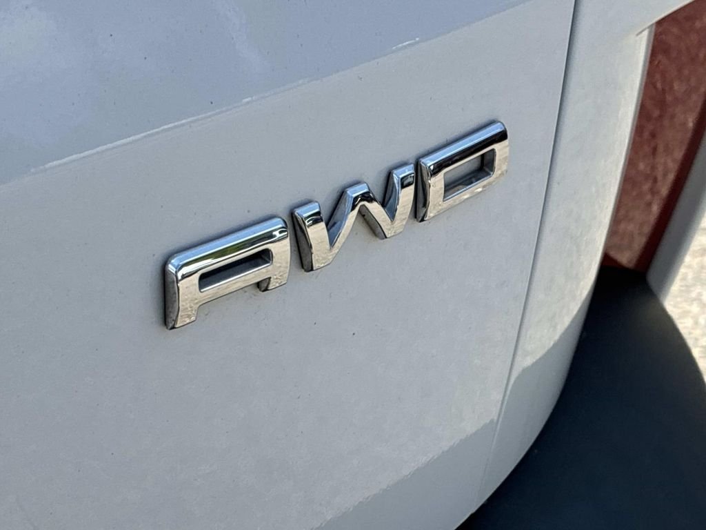 Used 2022 White Ford SE image 12