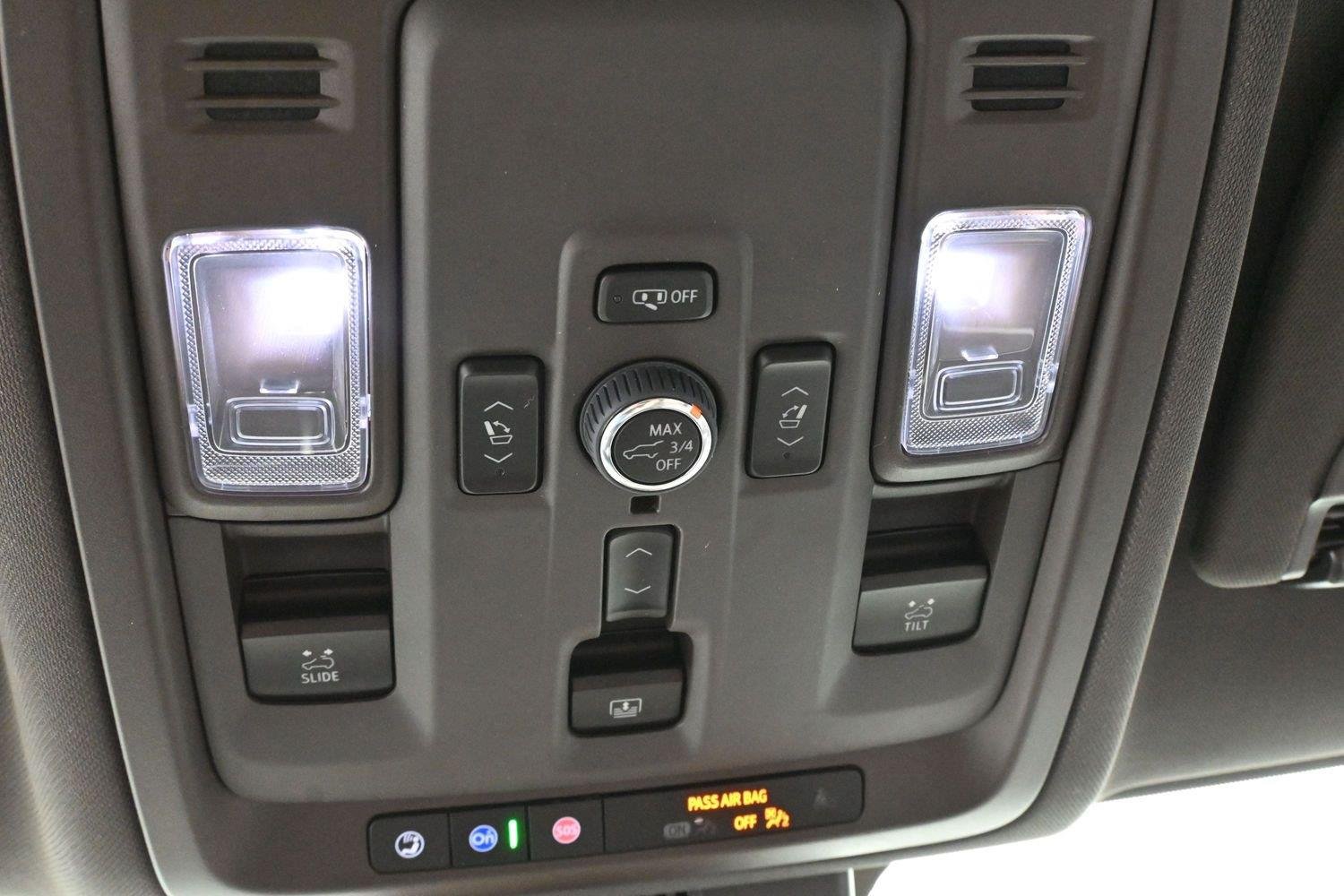 Used 2025 Iridescent Pearl Tricoat Chevrolet Z71 image 28