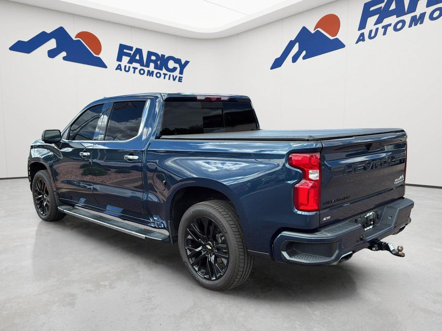 Used 2020 Northsky Blue Metallic Chevrolet High Country image 17