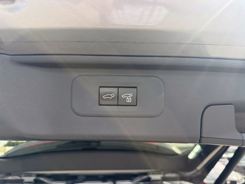 Used 2025  Toyota Limited image 9