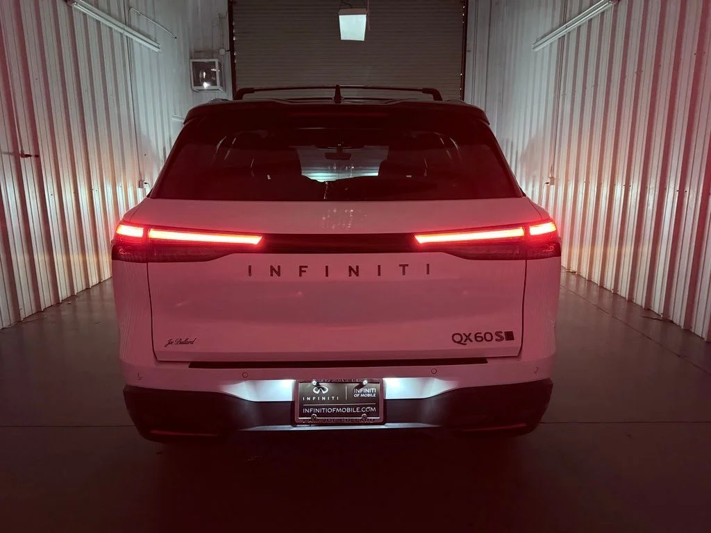 New 2027 2T RAD WHT INFINITI Sport AWD image 9