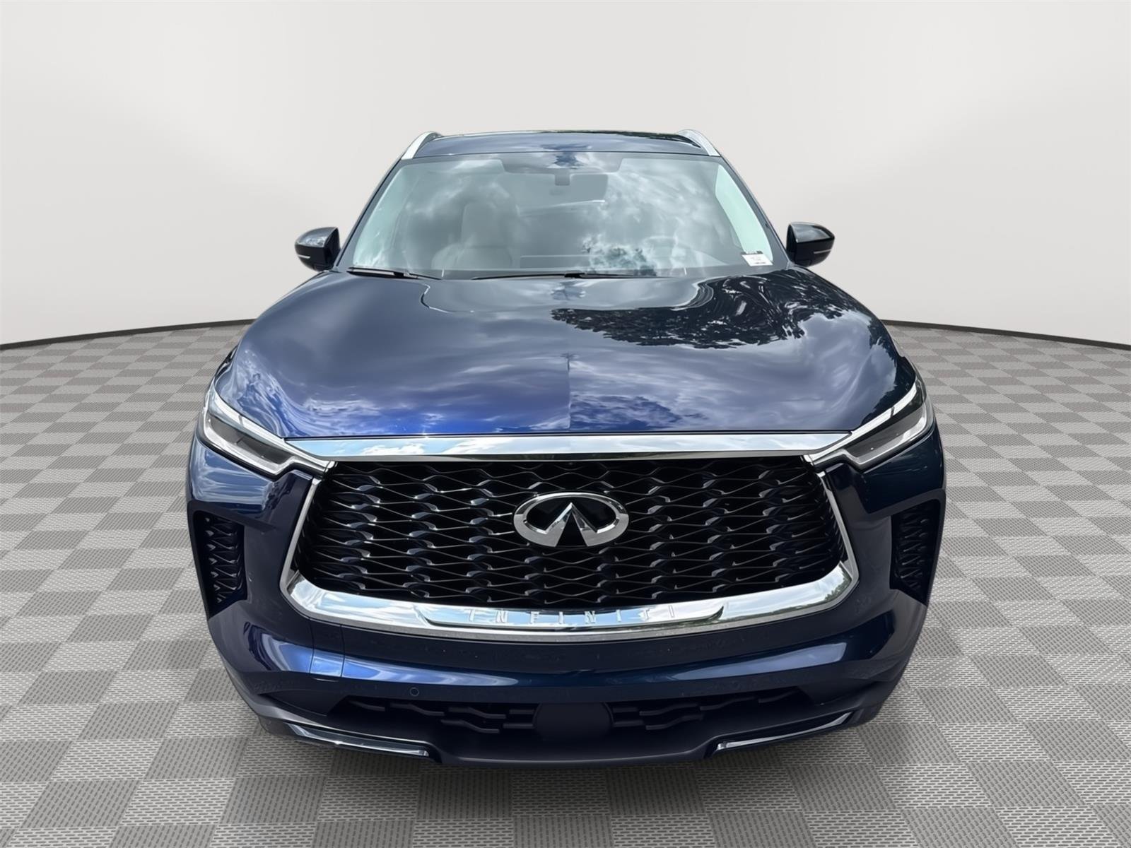 Used 2023 Grand Blue INFINITI LUXE image 3