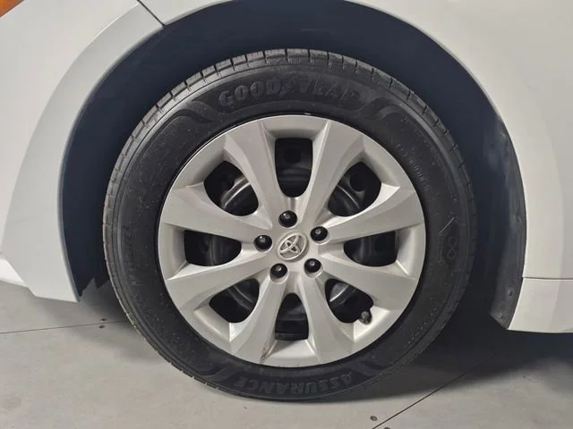 2021 Toyota Corolla LE - Photo 10