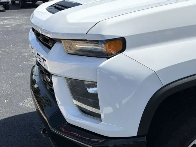 Used 2022 White Chevrolet Custom image 8