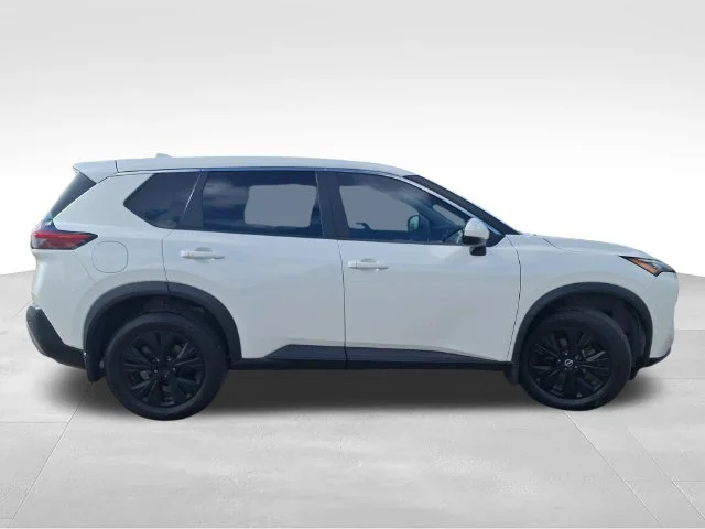 Used 2022 White Nissan SV image 8